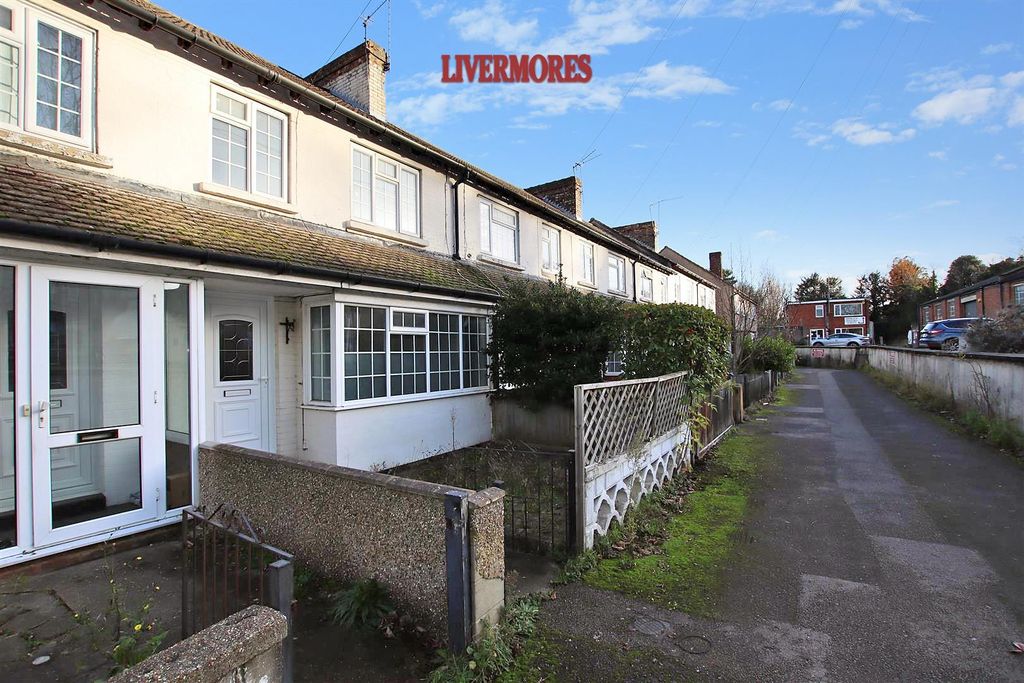 Property photo 1 of 9 3 Hill Roaddp1.Jpg