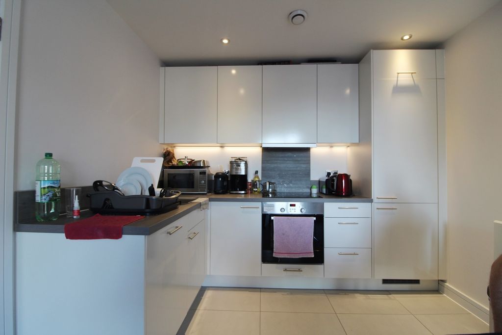 Property photo 3 of 9 Kitchen