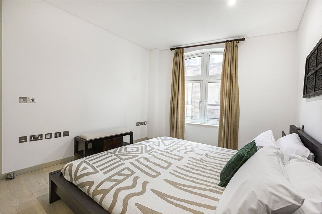 Property photo 3 of 17 Bedroom