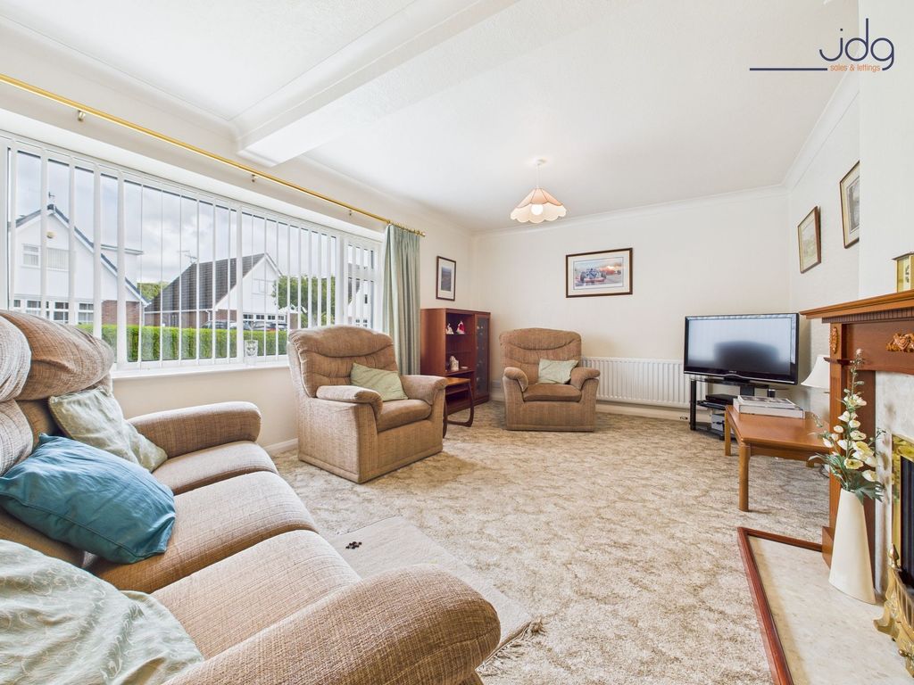 Property photo 3 of 19 Living Room