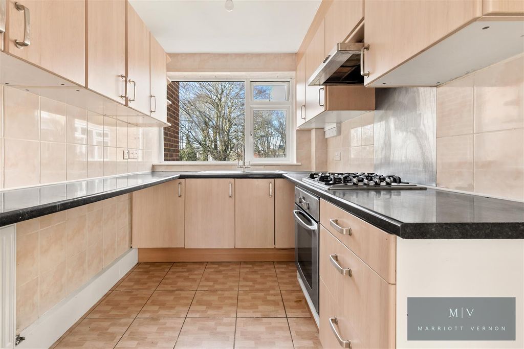 Property photo 2 of 11 Lynne Court 5 MV-3.Jpg