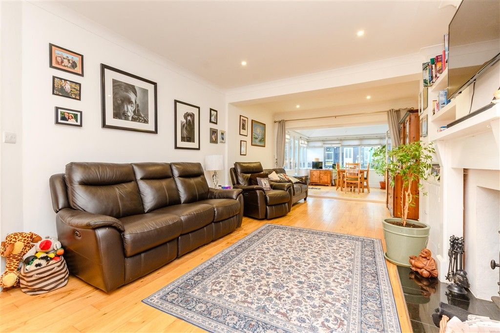 Property photo 2 of 12 Lounge