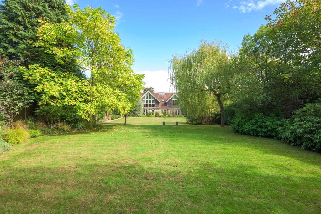 Property photo 2 of 25