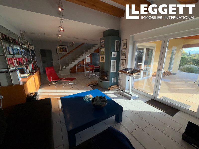 Property photo 3 of 10