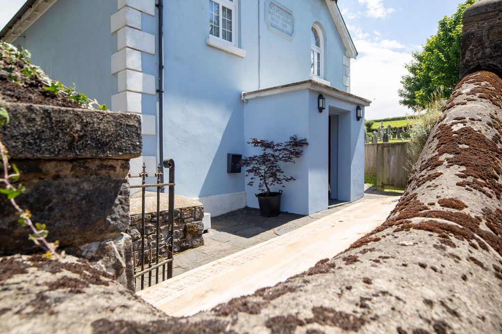 Property photo 2 of 48