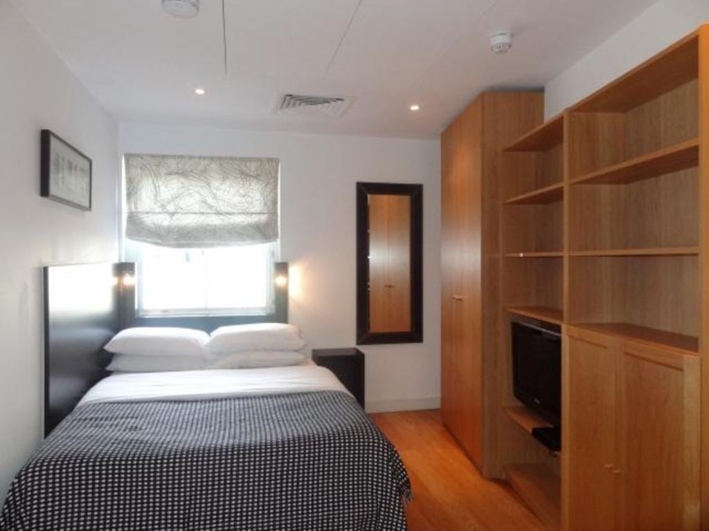 Property photo 1 of 7 Bedroom