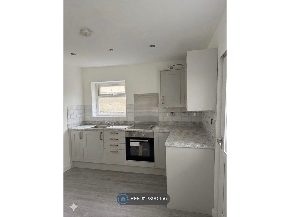 Property photo 3 of 8 Kitchen