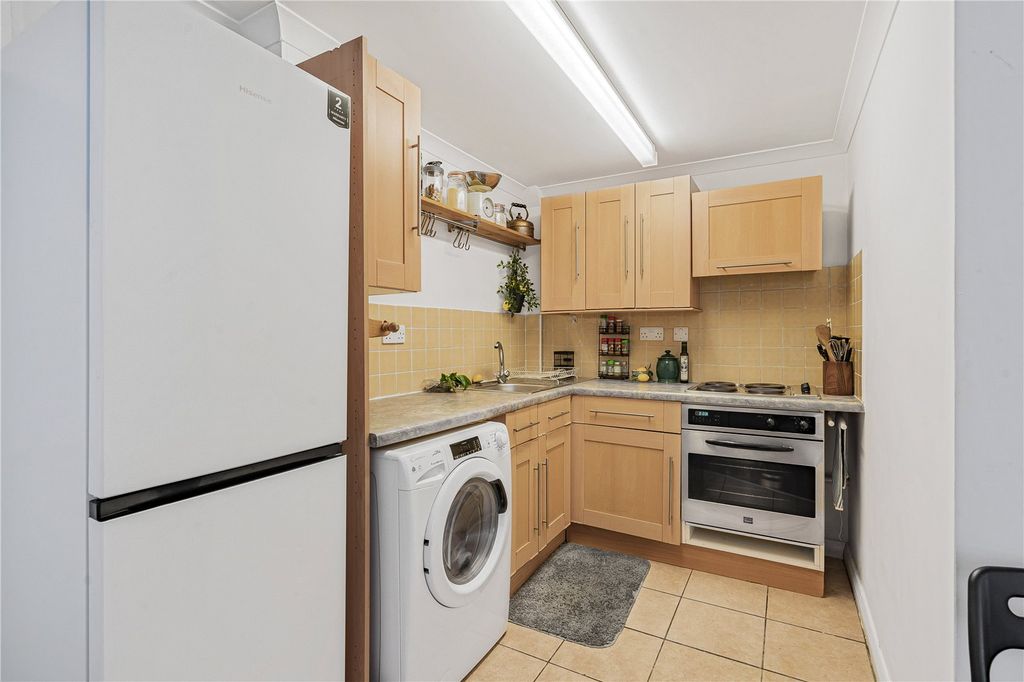 Property photo 3 of 10 Kitchen