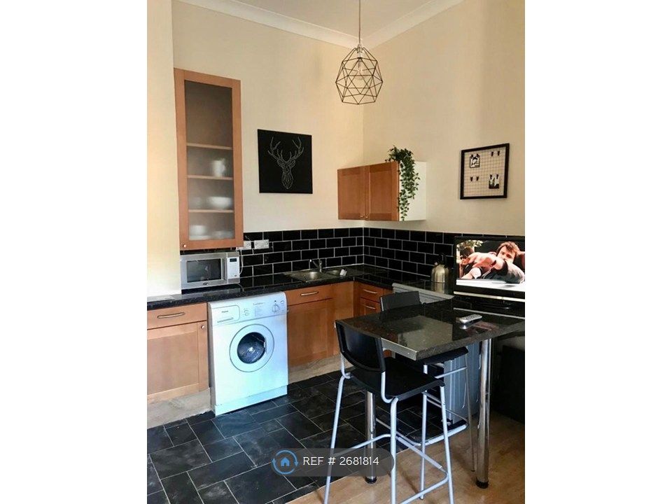 Property photo 2 of 12 Kitchen Angle