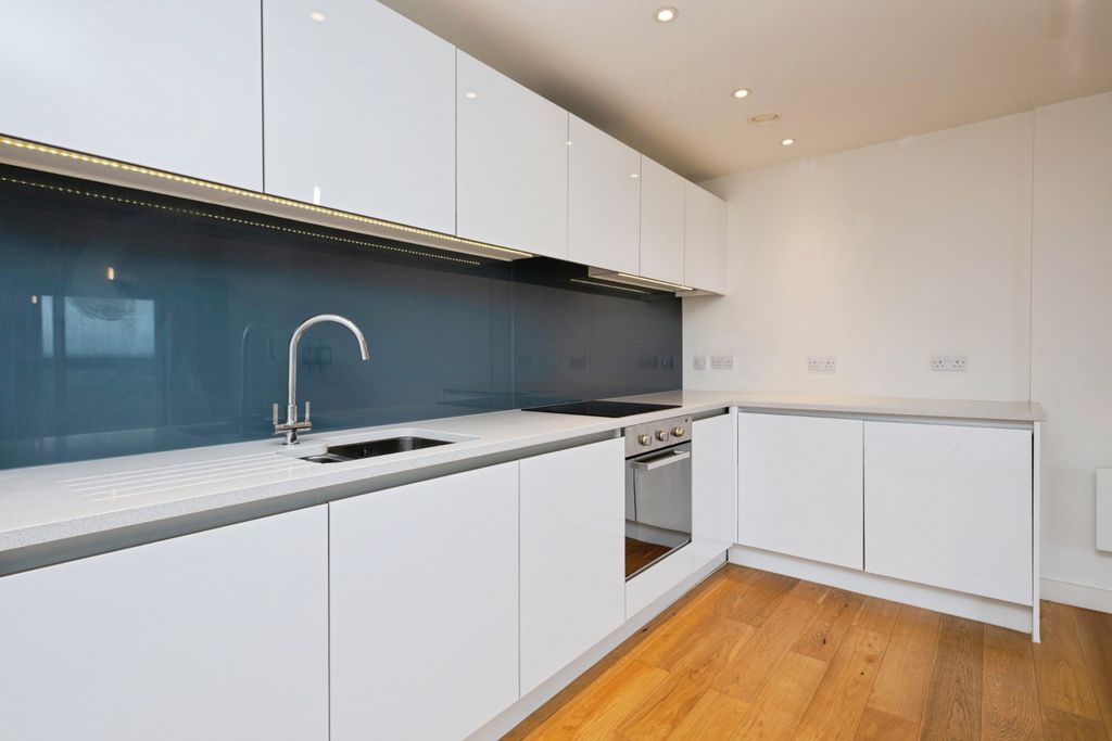 Property photo 3 of 14 Kitchen