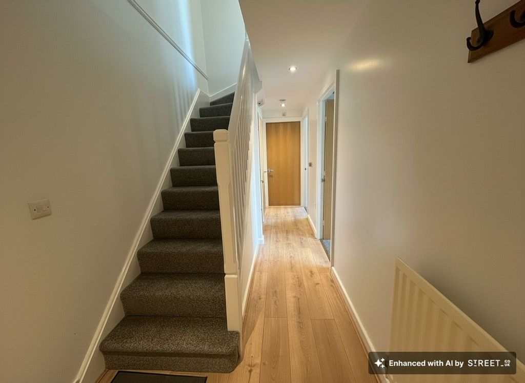 Property photo 3 of 17 Entrance Hall