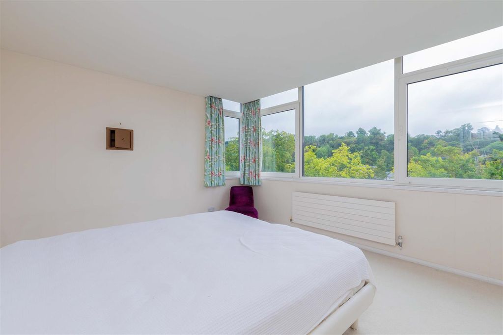Additional image 12 of 2 bed flat for saleWoodhurst South Ray Mead Road, Maidenhead SL6