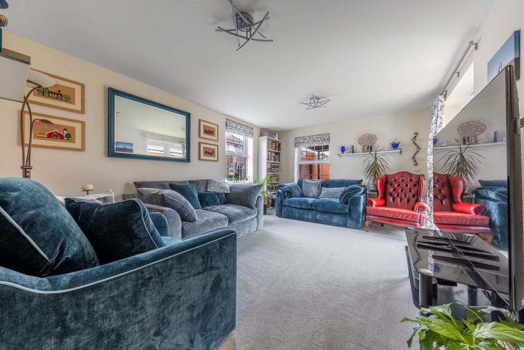 Property photo 3 of 30 Pl