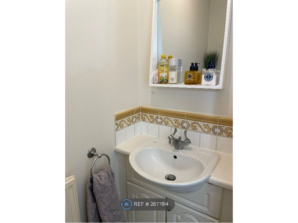 Property photo 3 of 16 Ground Floor Washroom