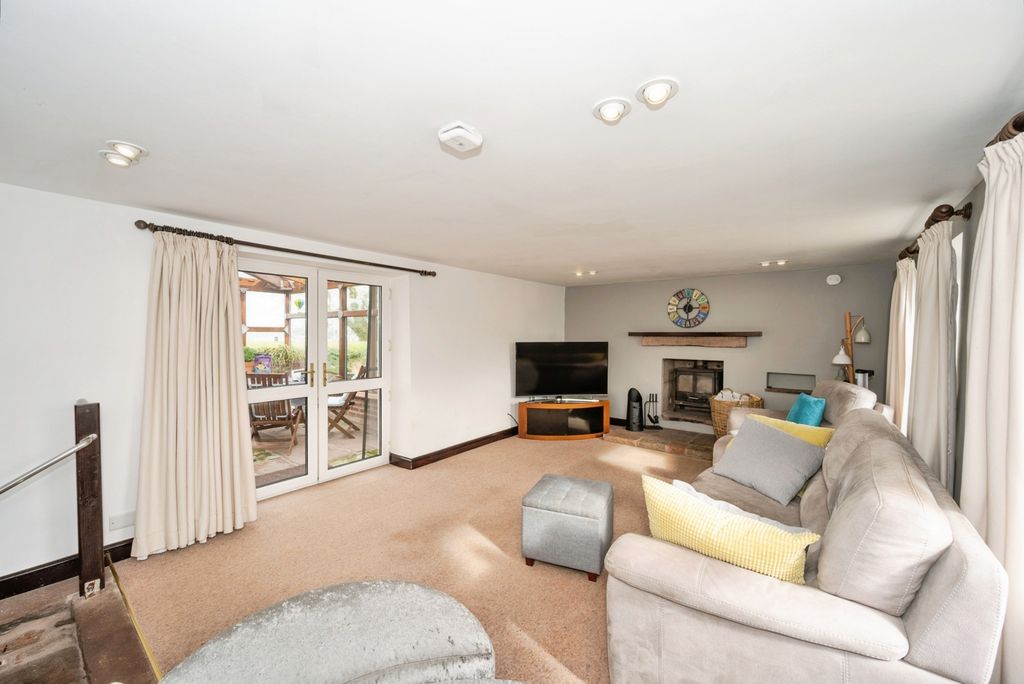 Property photo 2 of 25 Living Room