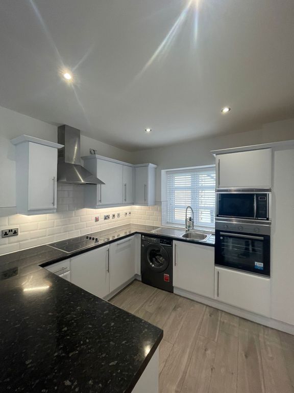 Property photo 1 of 6 Kitchen