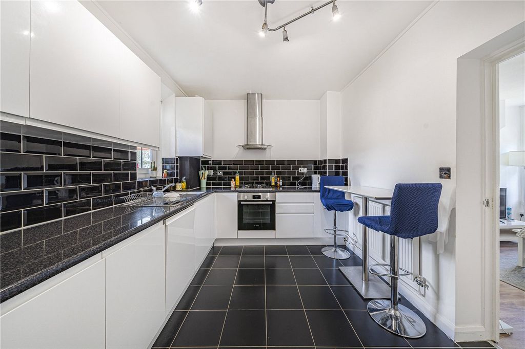 Property photo 1 of 18 Picture No. 04