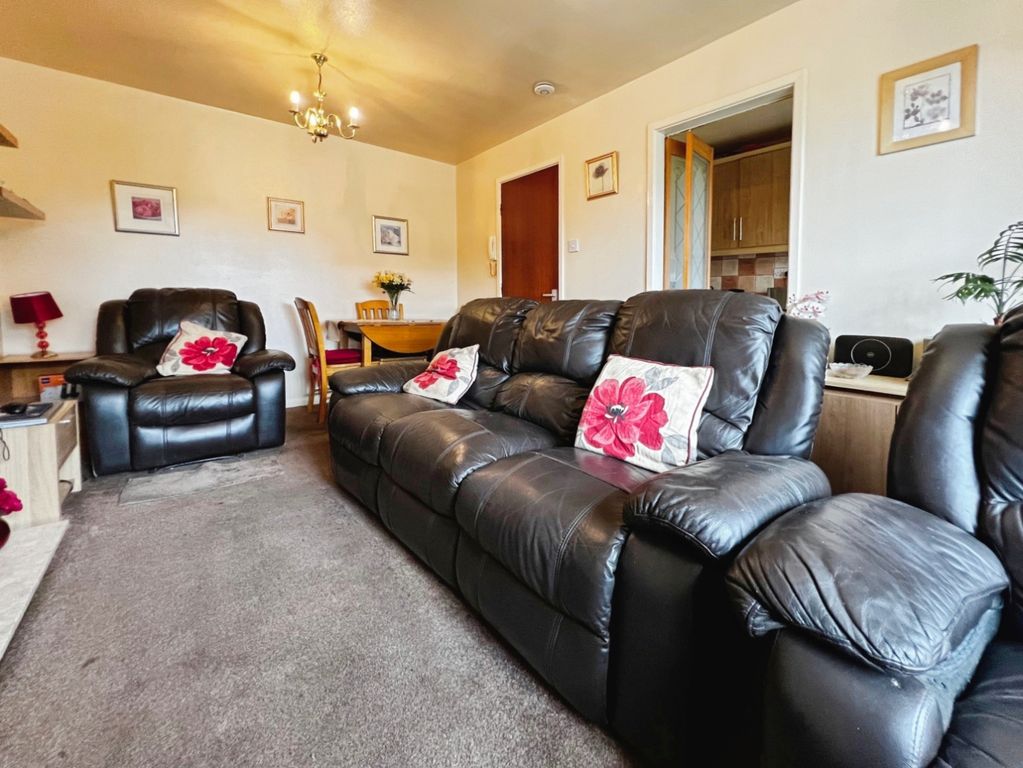 Property photo 2 of 15 Living Room