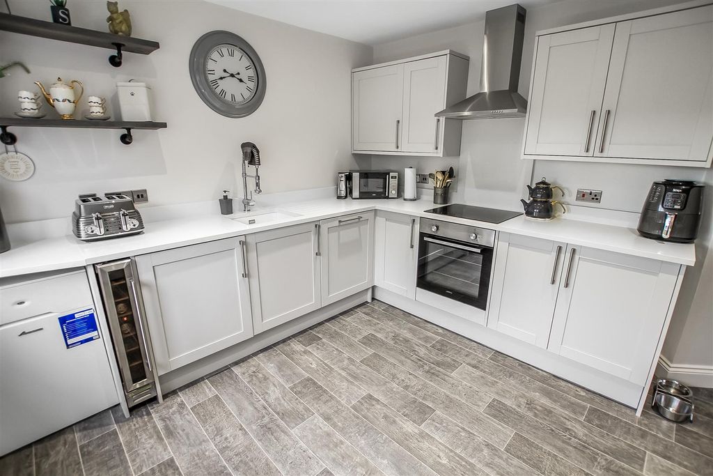 Property photo 2 of 18 Kitchen