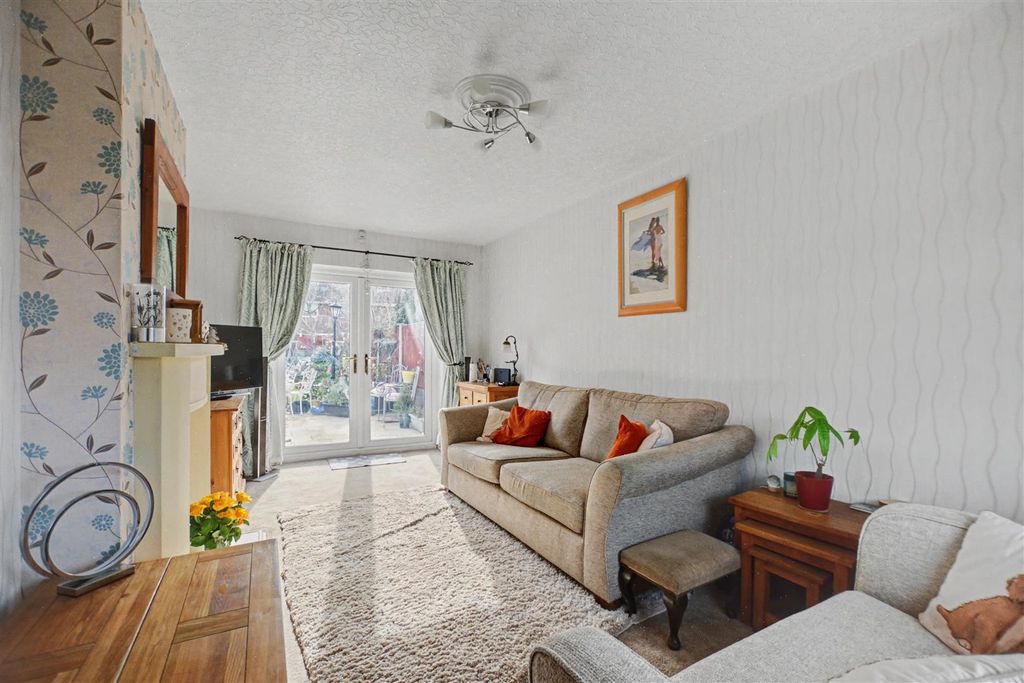 Property photo 2 of 25 Living Room