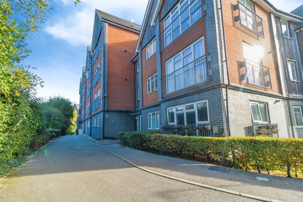 Property photo 1 of 17