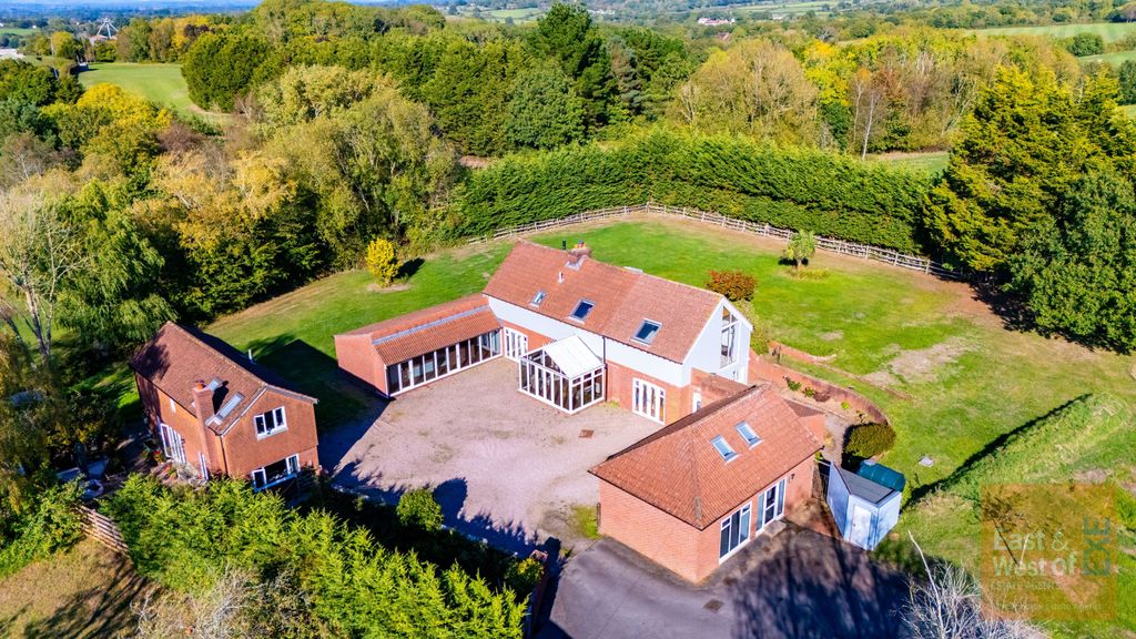 Property photo 2 of 51 Cannonwalls House, Woodbury Saltert