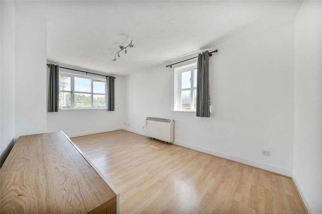 Property photo 1 of 17 Picture No. 08