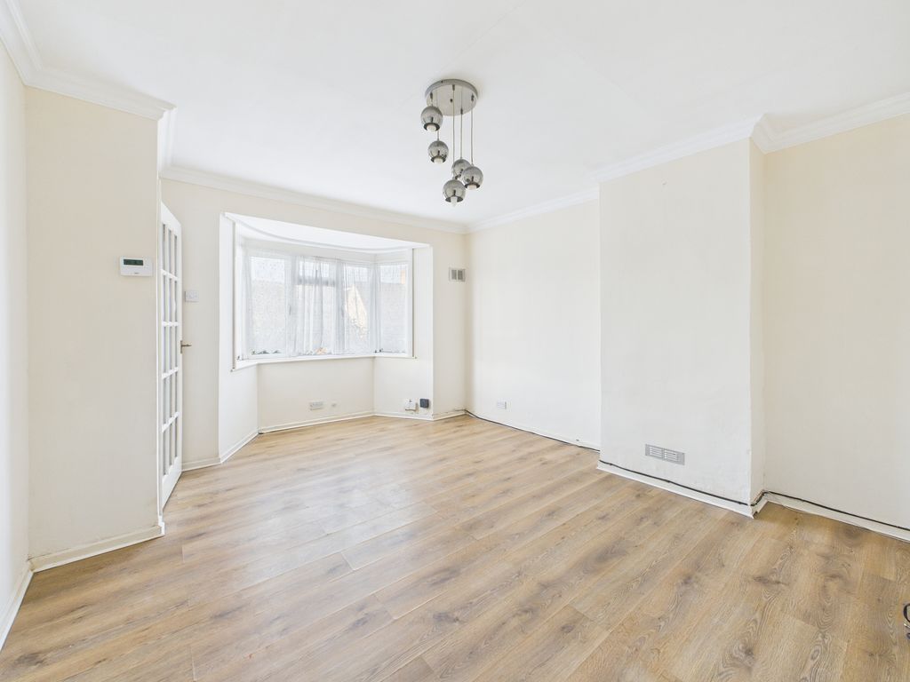 Property photo 3 of 12 Cam03987G0-Pr0286-Still004