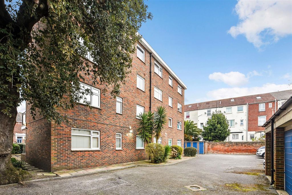 Property photo 1 of 22 Front Aspect