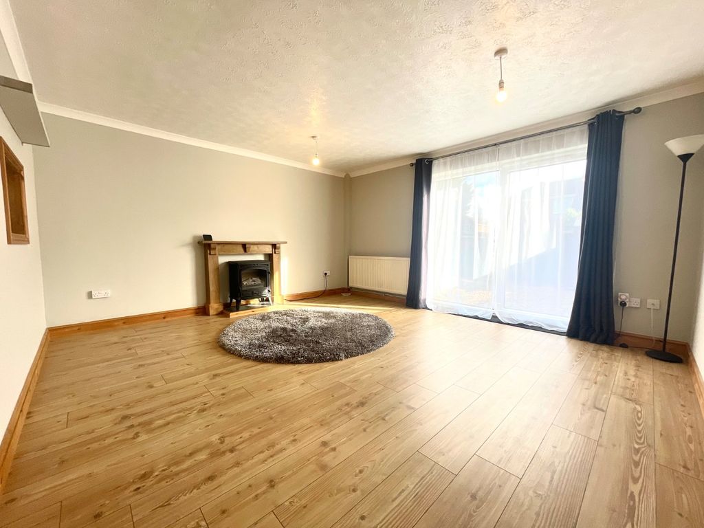 Property photo 2 of 10 Photo 02