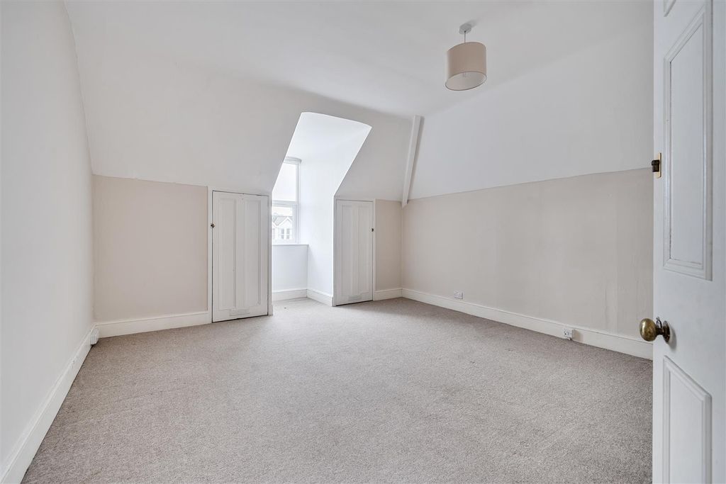 Property photo 3 of 12 Bedroom 2 (2).Jpg