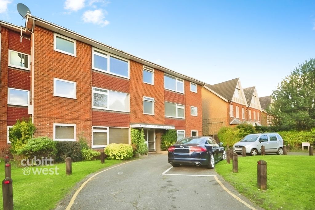 Property photo 3 of 10 3E4F88A0-Outside
