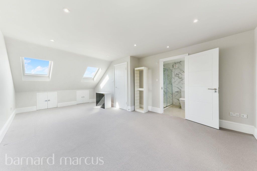 Property photo 3 of 8 Master Bedroom