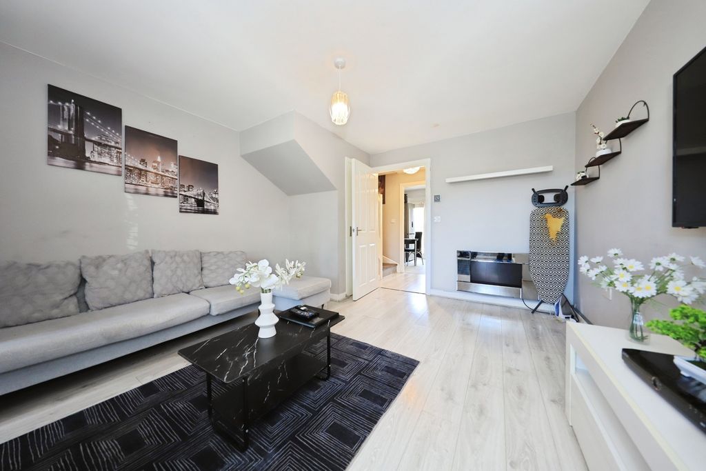 Property photo 3 of 17 Photo