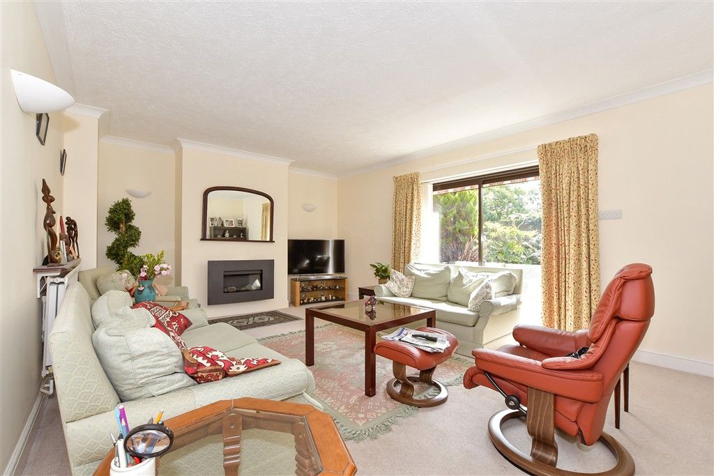 Property photo 3 of 15 Lounge