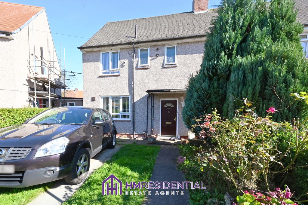 Property photo 1 of 9 Available 25/04/2026 A 3 Bed House On Southmead Avenue, Blakelaw, Ne5 3Ny £1200.00 Pcm
