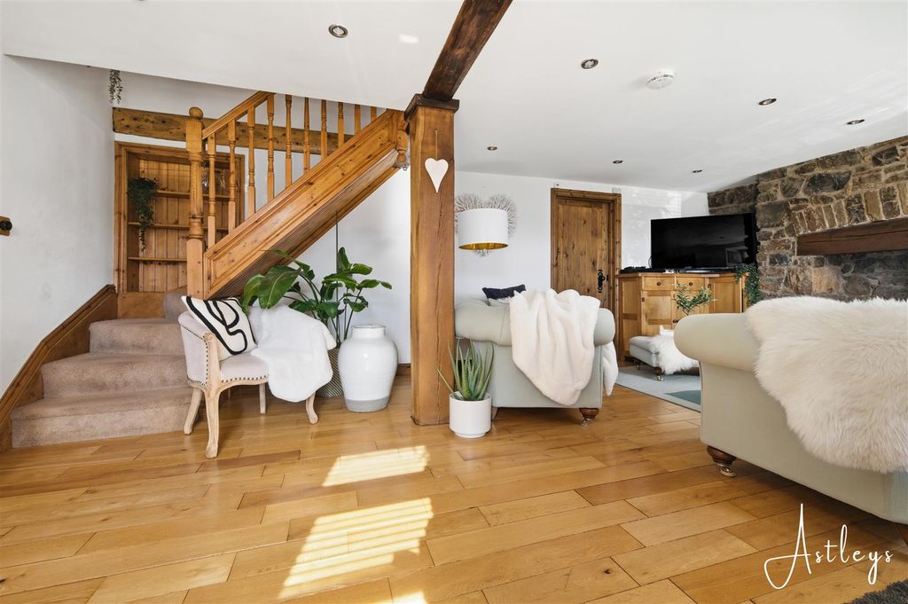 Property photo 2 of 29 Open-Plan Lounge