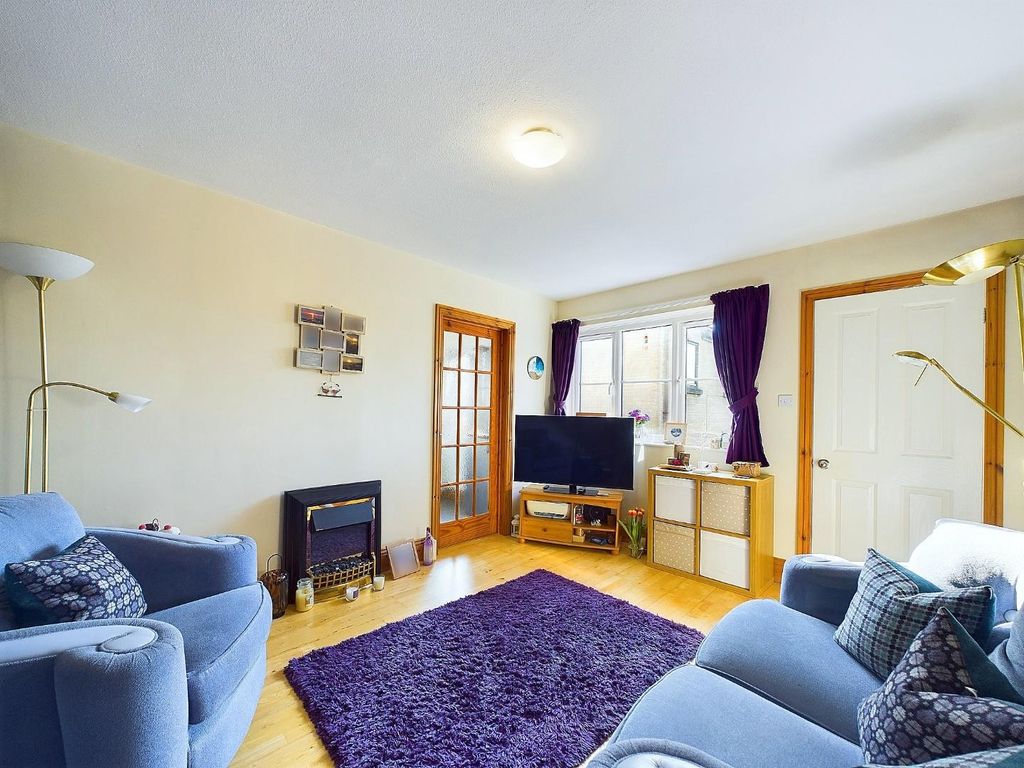 Property photo 2 of 18 Sitting Room