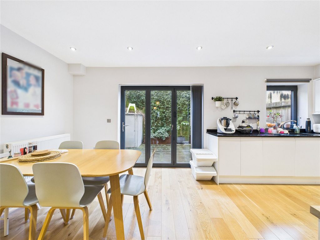 Property photo 1 of 27 Picture No. 01