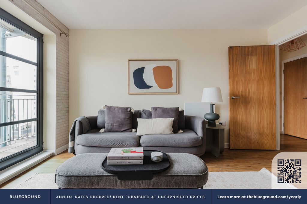 Property photo 3 of 21 Living Room