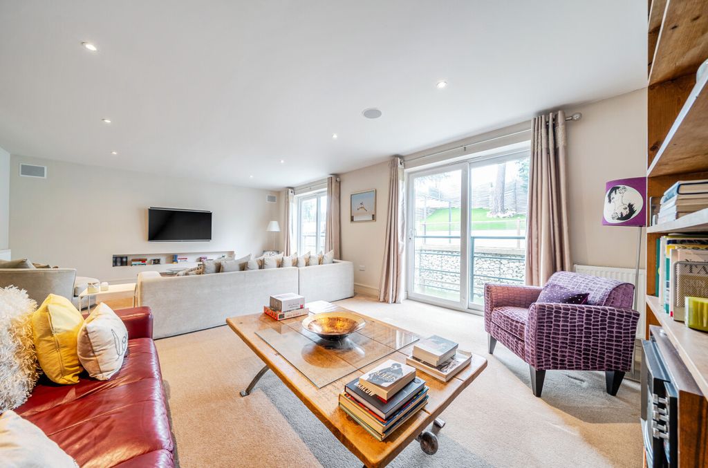 Property photo 2 of 37 1451513-12-69F093...