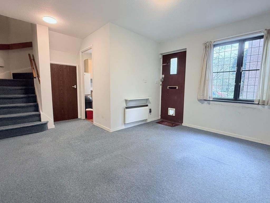 Property photo 3 of 8 Lounge