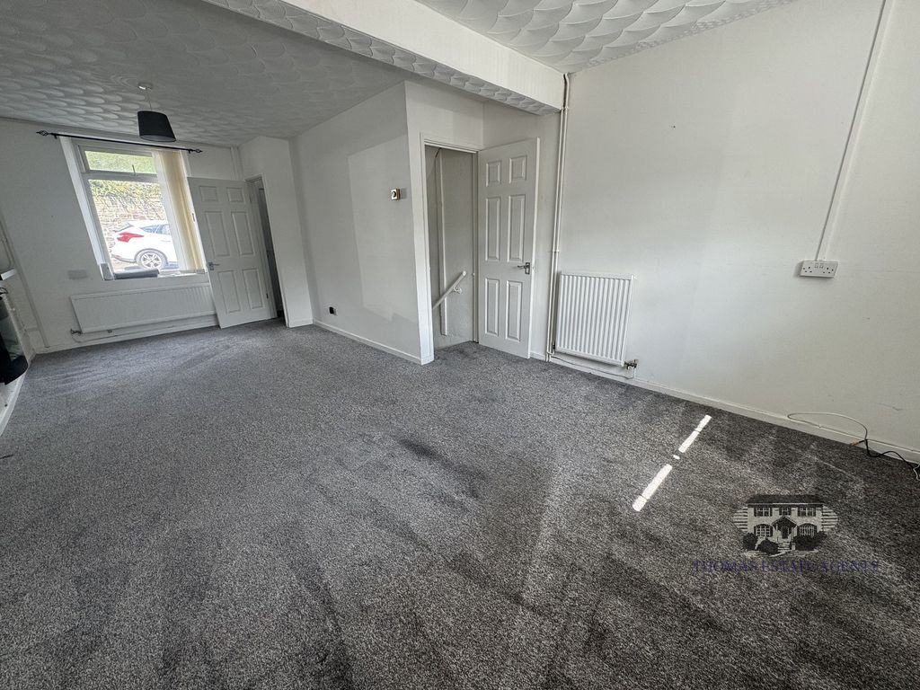 Property photo 3 of 10 Lounge