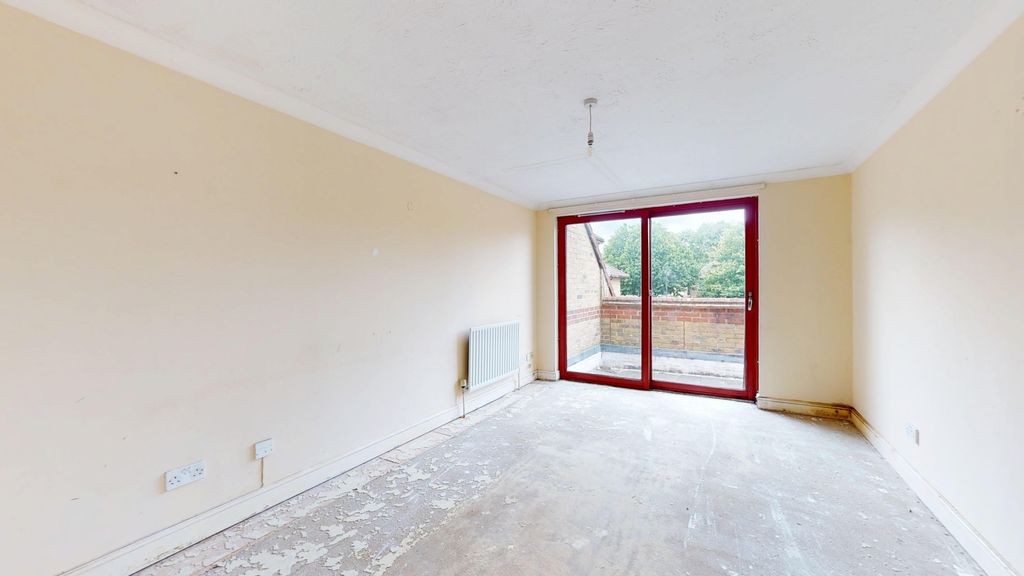 Property photo 2 of 9 16 Longfellow Road, Walthamstow, London, E17 8Dp