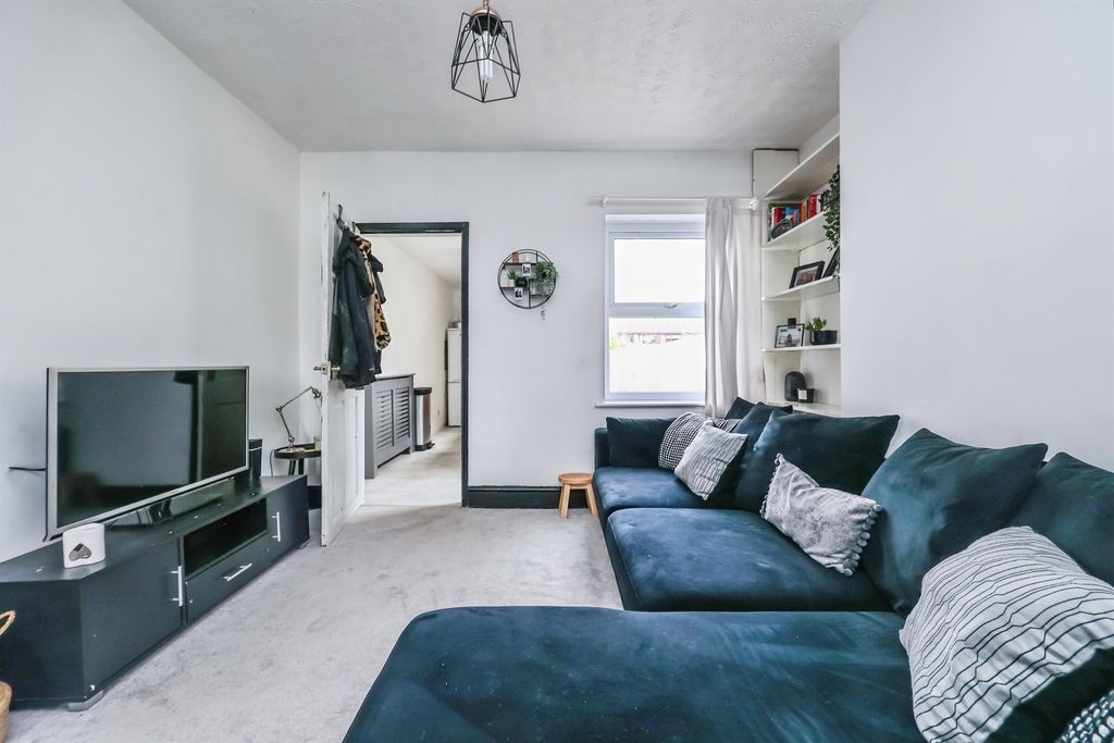 Property photo 3 of 17