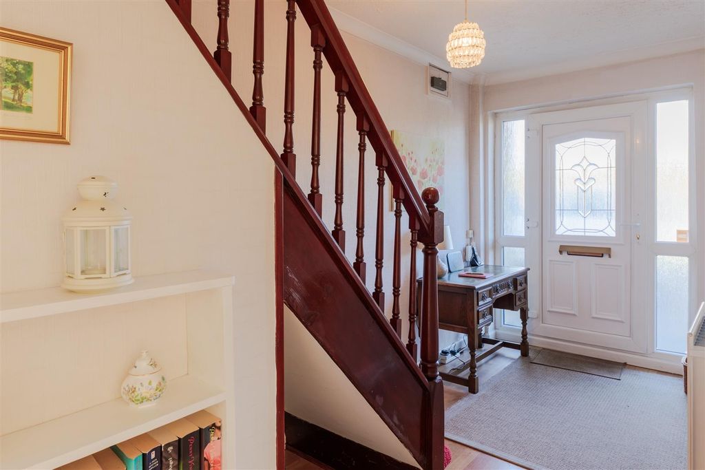 Property photo 3 of 20 Entrance Hall.Jpg