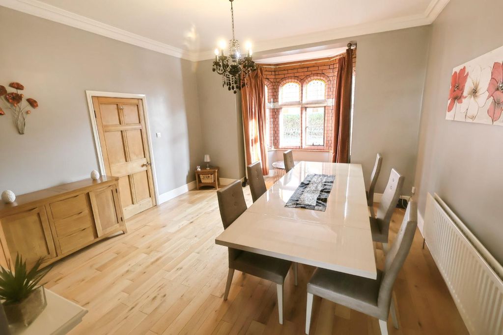 Property photo 3 of 18 Dining Room