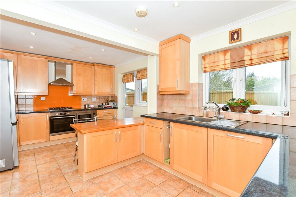Property photo 1 of 12 Kitchen/Breakfast Room