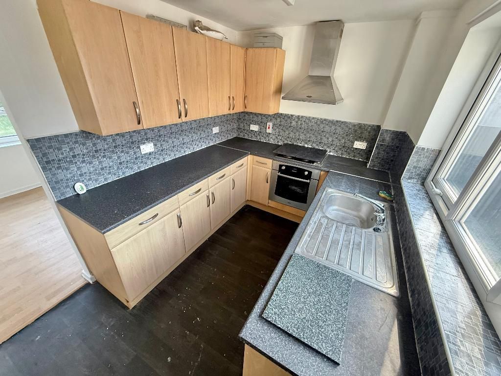 Property photo 2 of 9 Kitchen