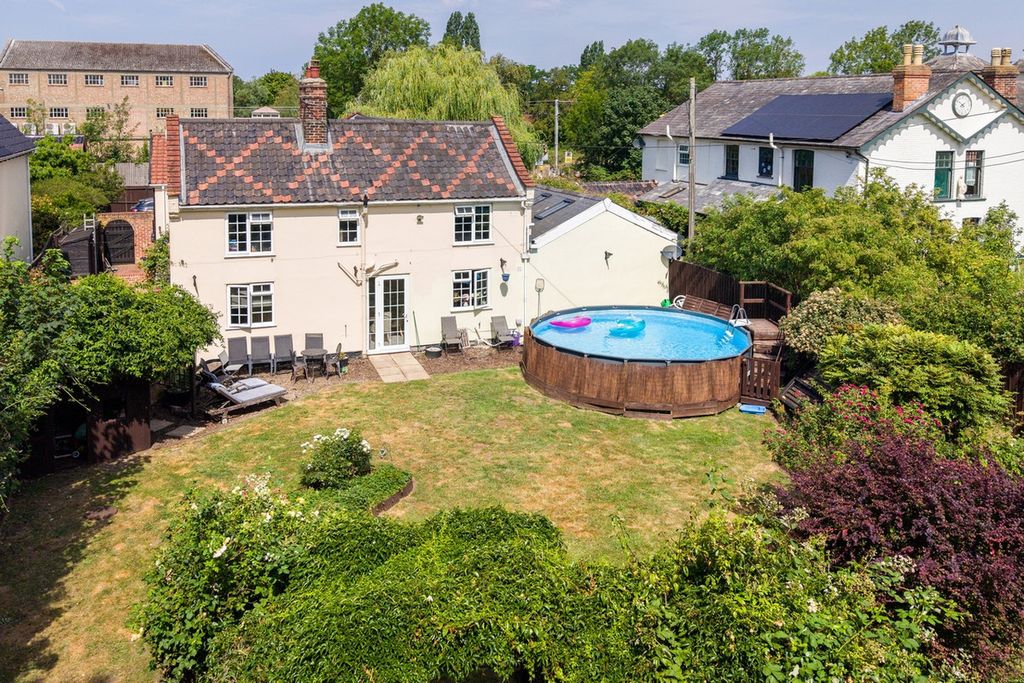 Property photo 2 of 45
